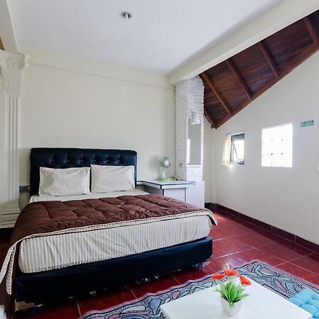 Pele Guesthouse バンドゥン エクステリア 写真