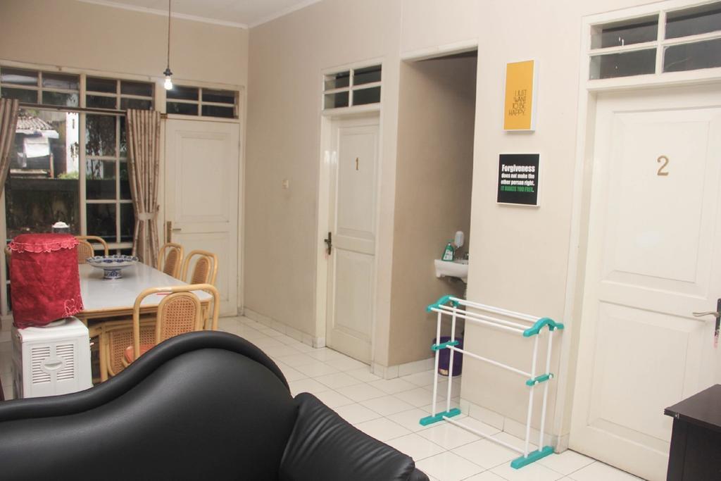Pele Guesthouse バンドゥン エクステリア 写真