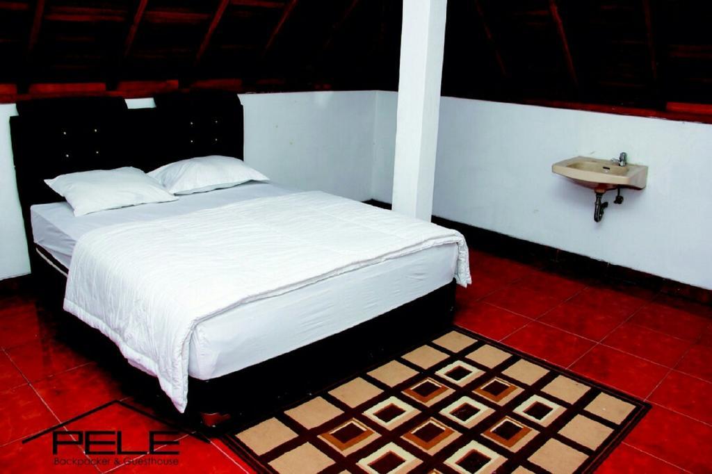 Pele Guesthouse バンドゥン エクステリア 写真