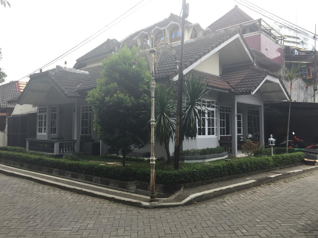 Pele Guesthouse バンドゥン エクステリア 写真