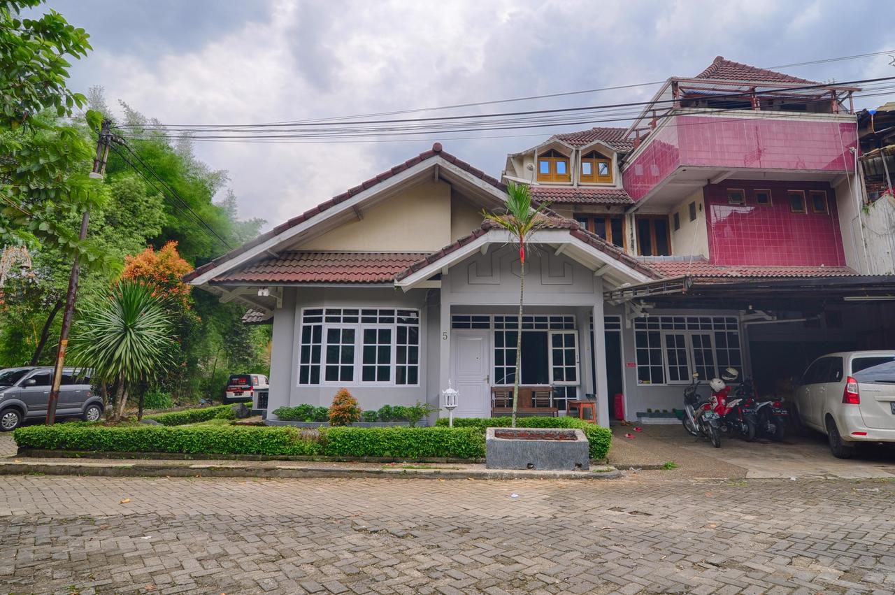 Pele Guesthouse バンドゥン エクステリア 写真
