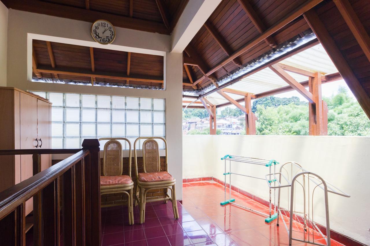 Pele Guesthouse バンドゥン エクステリア 写真